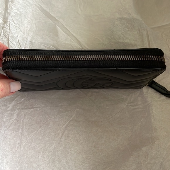 GUCCI MARMONT all around top zip wallet. - Picture 6 of 16